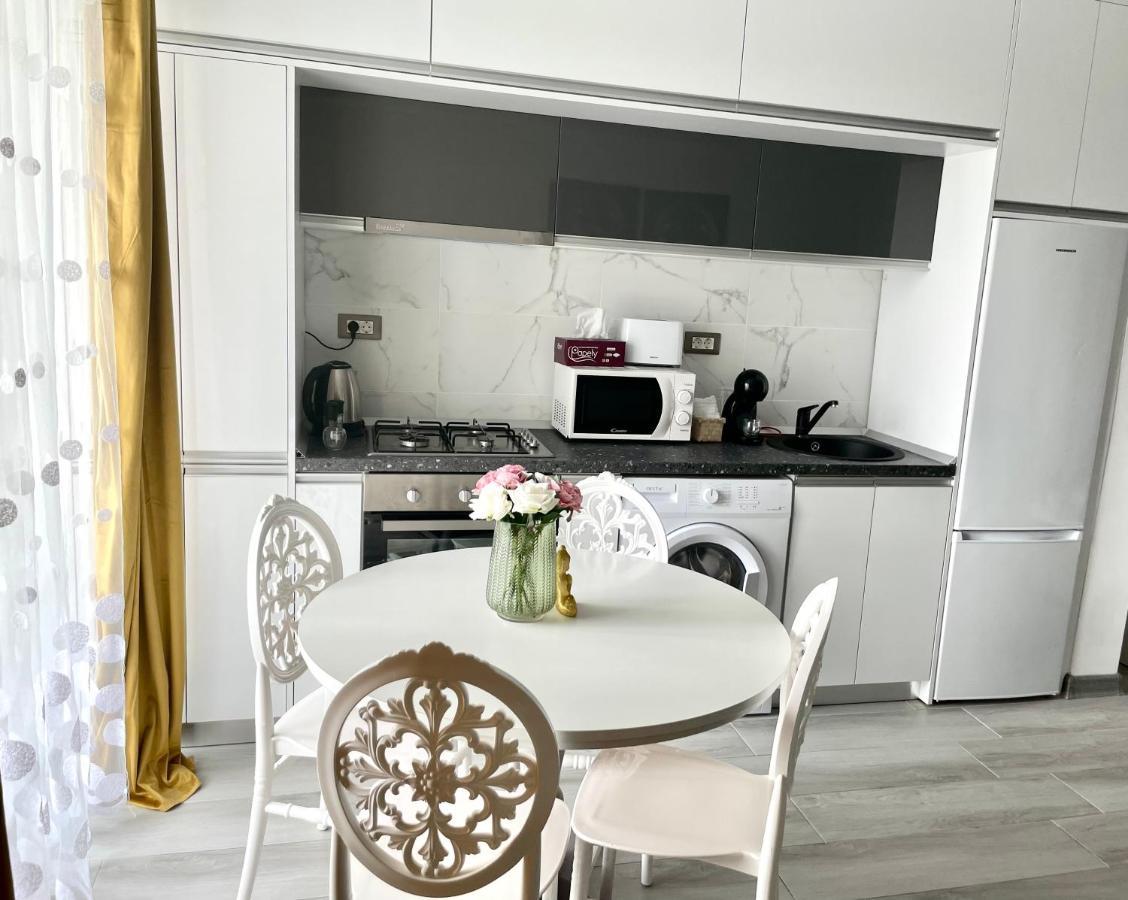 Dominic 2 Beds 1 Sofa Parking Pool Apartament By Alezzi Nord10 Năvodari Exterior foto
