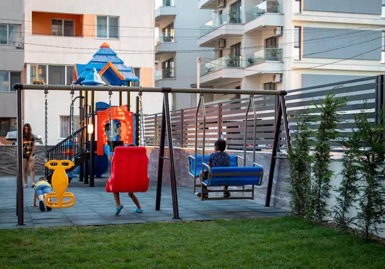 Dominic 2 Beds 1 Sofa Parking Pool Apartament By Alezzi Nord10 Năvodari Exterior foto